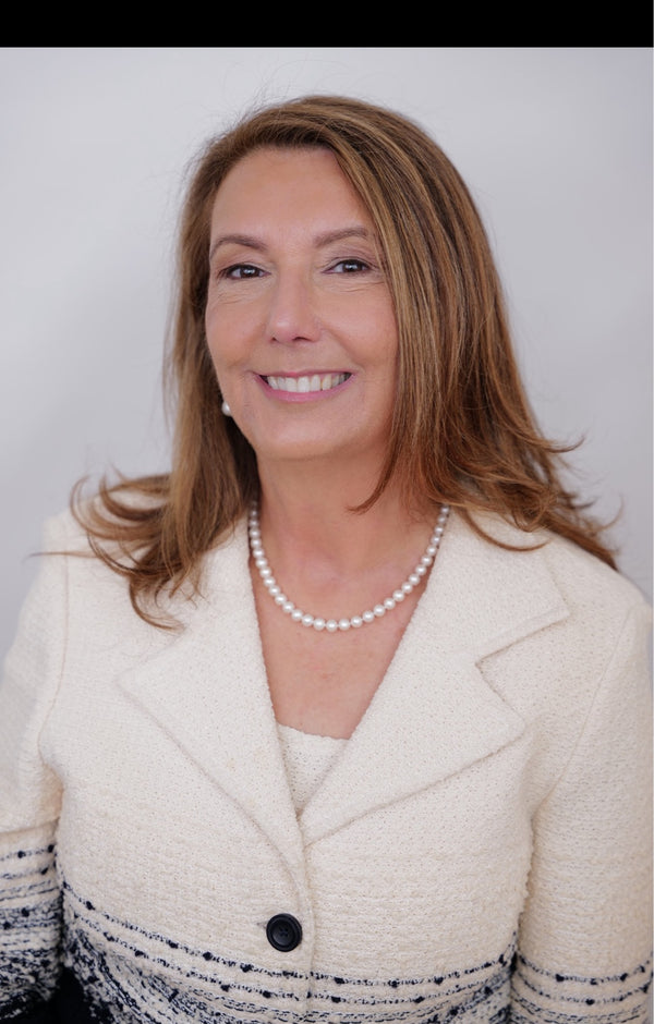 Professional corporate headshot by Lena Di
