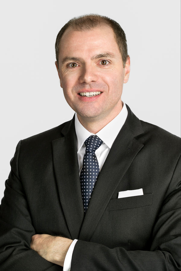 Professional corporate headshot by Lena Di