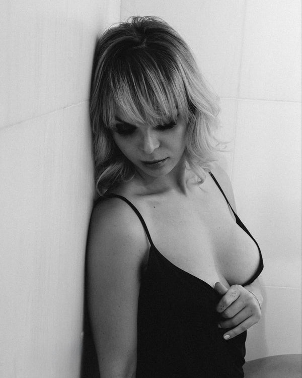 Editorial boudoir portrait by Lena Di